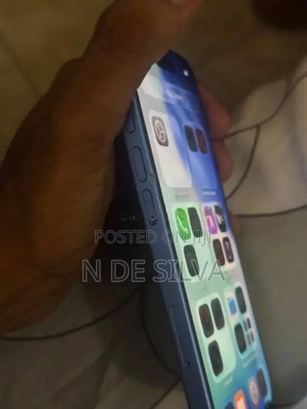 Apple iPhone 16 (Used)