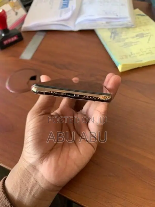 Apple iPhone XS (Used)
