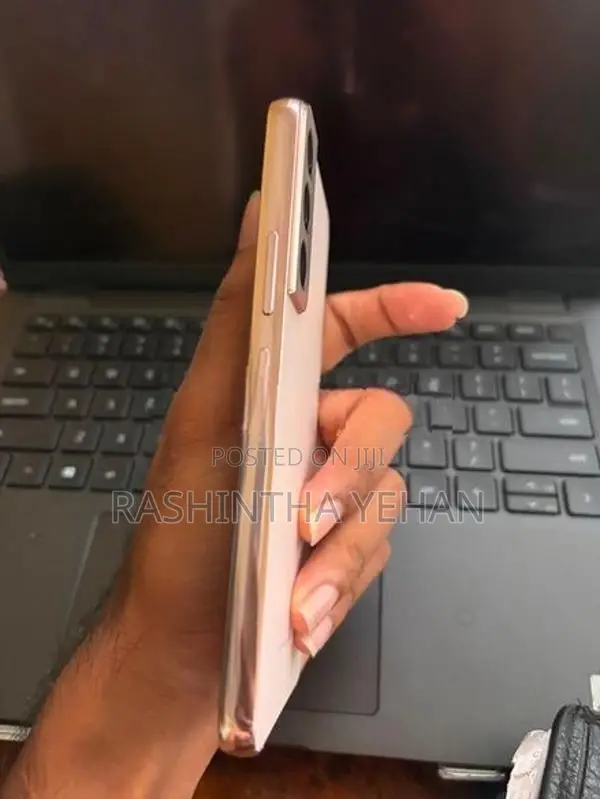 Samsung Galaxy S22 5G (Used)