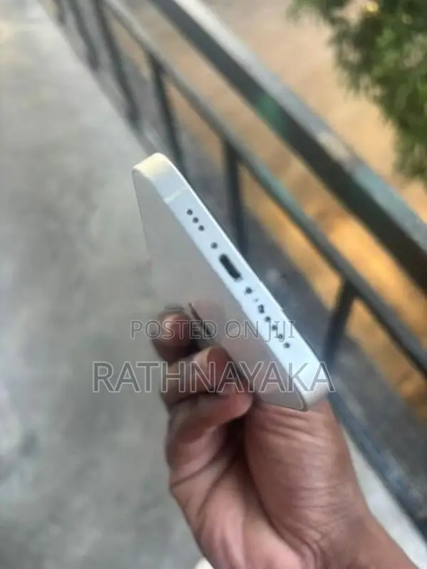 Apple iPhone 12 (Used)