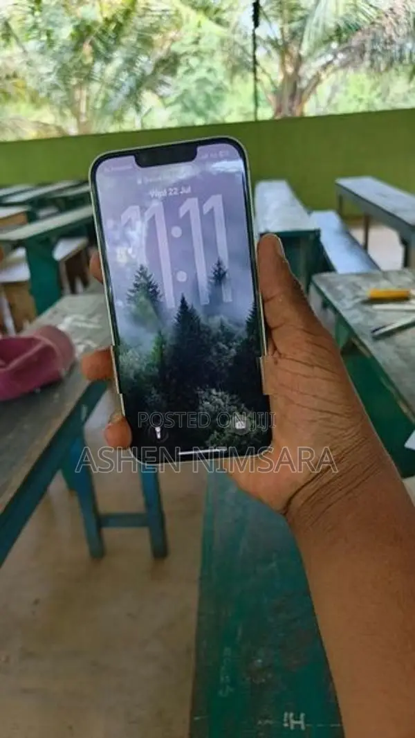 Apple iPhone 13 (Used)