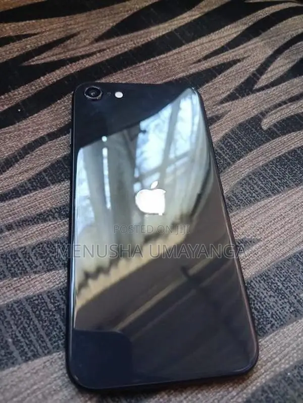 Apple iPhone SE 2 (Used)