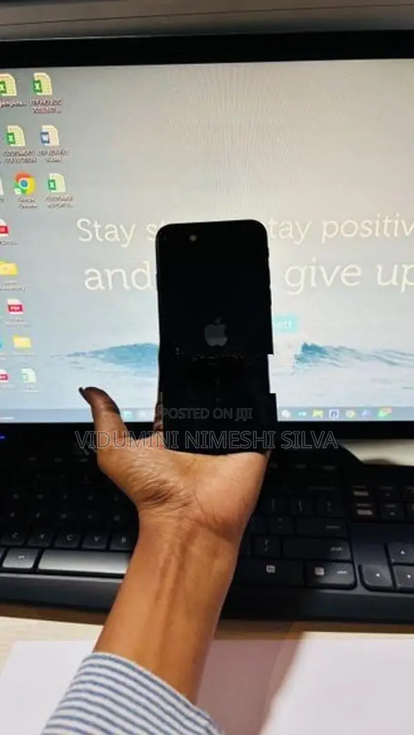 Apple iPhone SE 2 Black (Used)