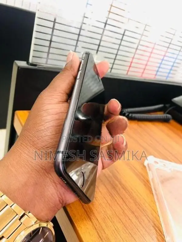 Apple iPhone 8 (Used)