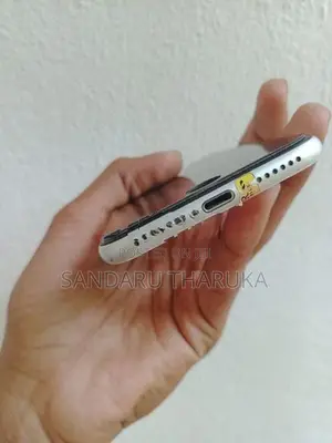 Apple iPhone SE 2 (Used)
