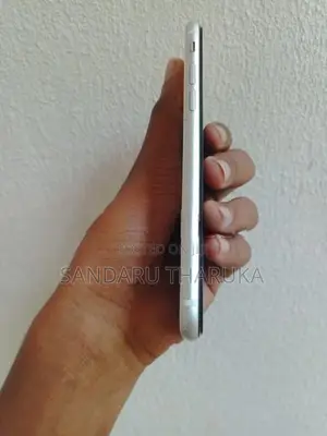 Apple iPhone SE 2 (Used)