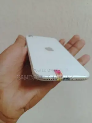 Apple iPhone SE 2 (Used)