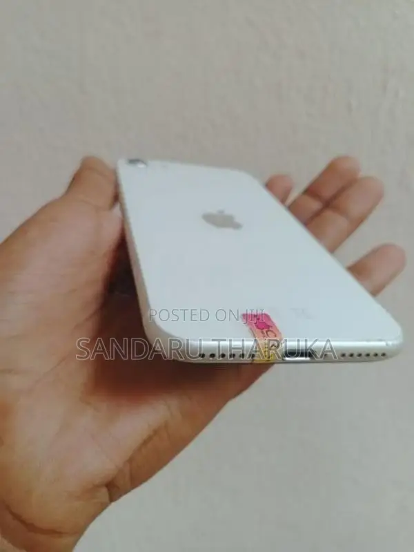 Apple iPhone SE 2 (Used)