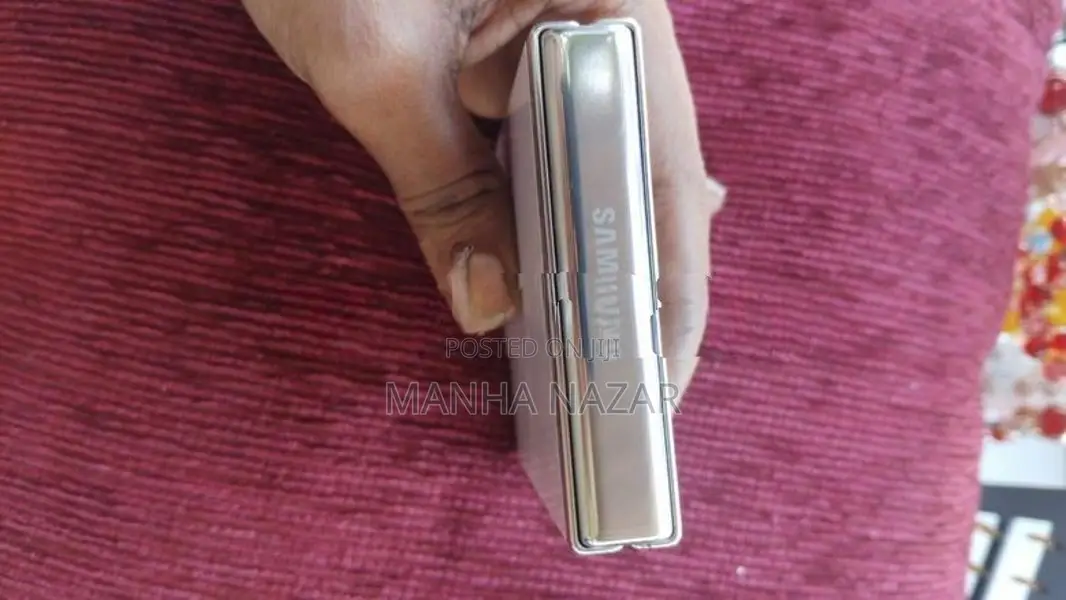 Samsung Galaxy Z Flip 5 (Used)