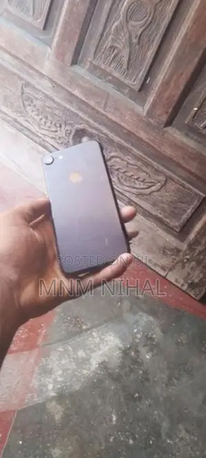 Apple iPhone 7 i Phone (64GB) (Used)