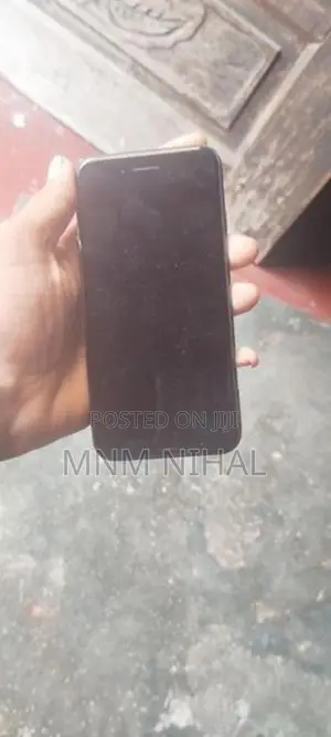 Apple iPhone 7 i Phone (64GB) (Used)