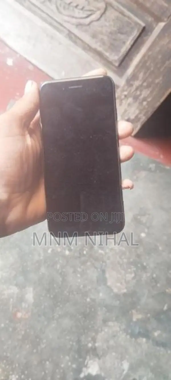 Apple iPhone 7 i Phone (64GB) (Used)