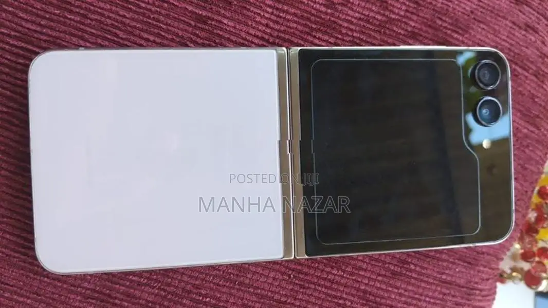 Samsung Galaxy Z Flip 5 (Used)