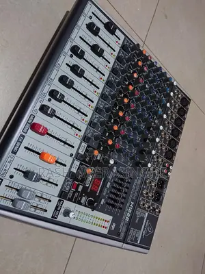 Behringer Xenyx X1222 USB Mixer