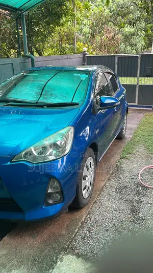 Toyota Aqua 2013 Blue