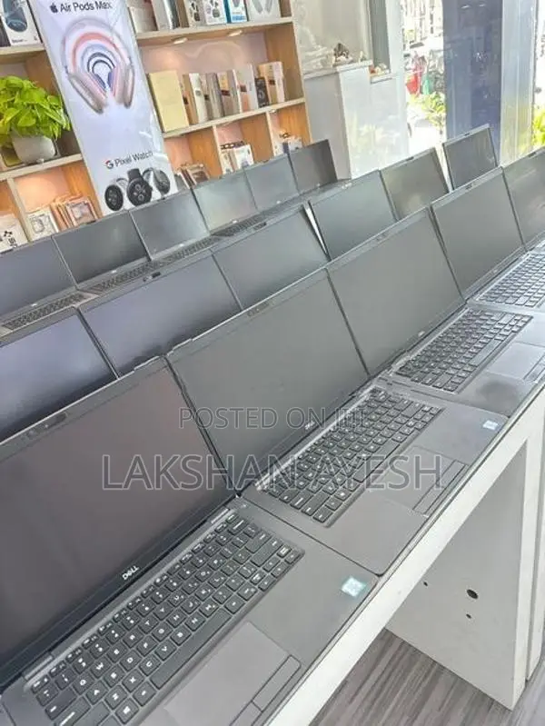 LATITUDE 5300