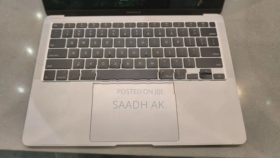 Apple MacBook Air 13" (Intel i3 / 8GB RAM 256GB SSD)