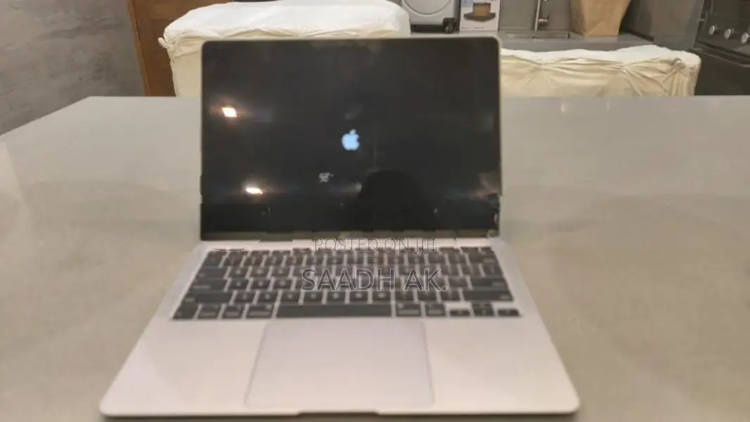 Apple MacBook Air 13" (Intel i3 / 8GB RAM 256GB SSD)