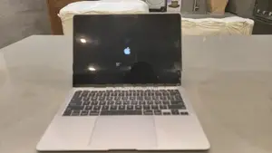 Apple MacBook Air 13" (Intel i3 / 8GB RAM 256GB SSD)