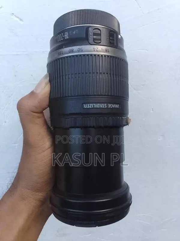 Canon 18-200 VR lens