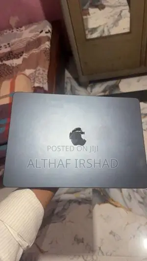 Apple MacBook M2