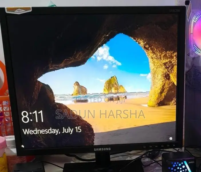 19 Inch Monitor