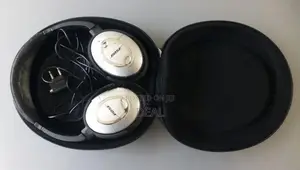 Bose QC@ Quiet Conmfort Acoustic Noise Cancelling Headphones