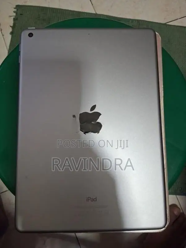 Apple iPad (Used)