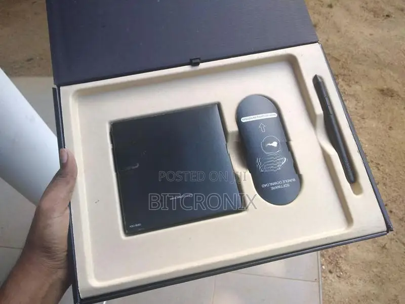 Wacom Intuos Art Graphic Tablet