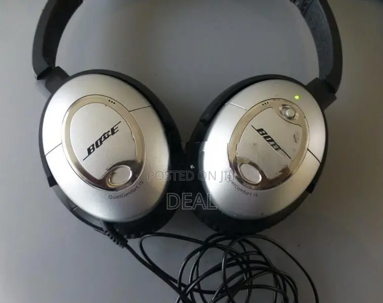 Bose QC@ Quiet Conmfort Acoustic Noise Cancelling Headphones