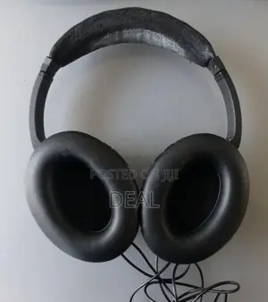 Bose QC@ Quiet Conmfort Acoustic Noise Cancelling Headphones