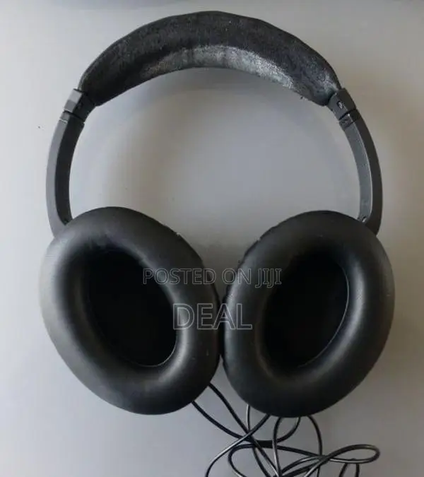 Bose QC@ Quiet Conmfort Acoustic Noise Cancelling Headphones