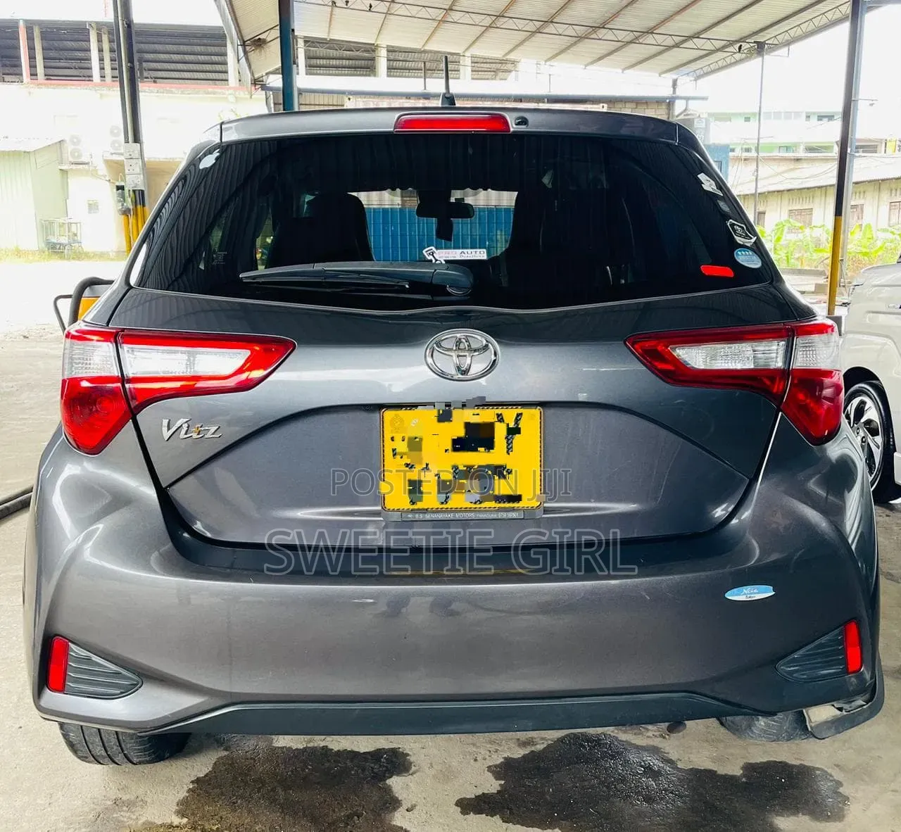 Toyota Vitz 2018 Silver