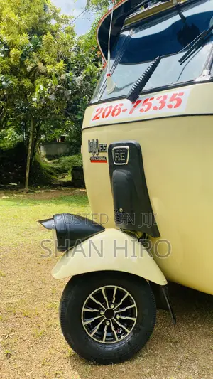Bajaj RE 1999 Beige
