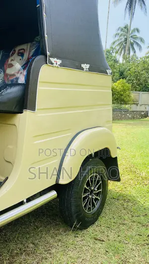Bajaj RE 1999 Beige