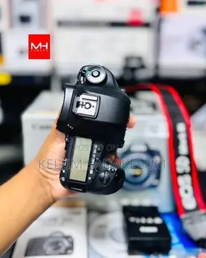 Canon Eos 5D Mark lll Full Frame Camera Body Set