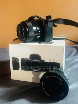 Sony ZV-E10 Mirrorless Camera With 16-50mm Lens