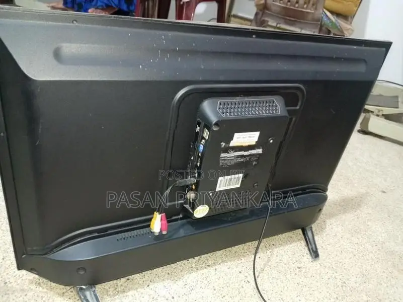 Unic 32 Inch LED TV