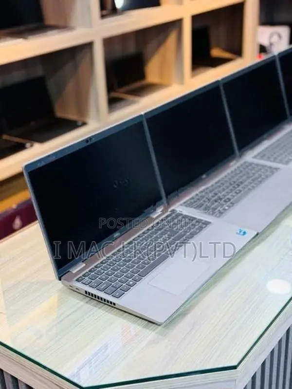 Dell Latitude 5520 - i5 11th Gen +8GB RAM /256GB NVME-15.6 Inch Laptop