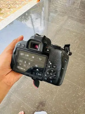 Canon 800 D Digital Camera with Kit Lense