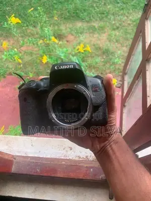 Canon 750 D