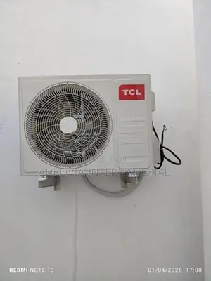 Tcl 12000BTU Smart Inverter Air Conditioner Breeze in Series