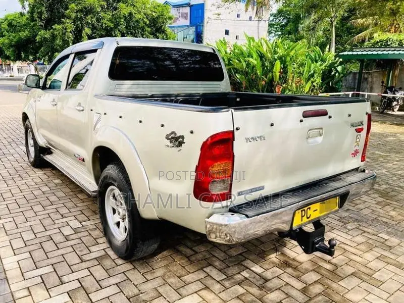 Toyota Hilux Double Cab 2011