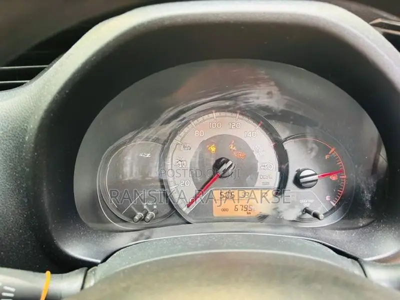 Toyota Vitz 2015