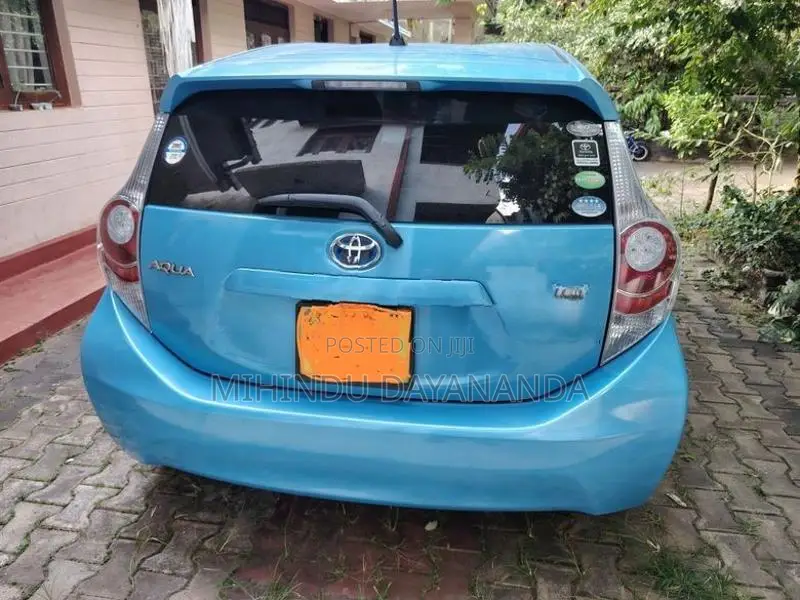 Toyota Aqua 2012