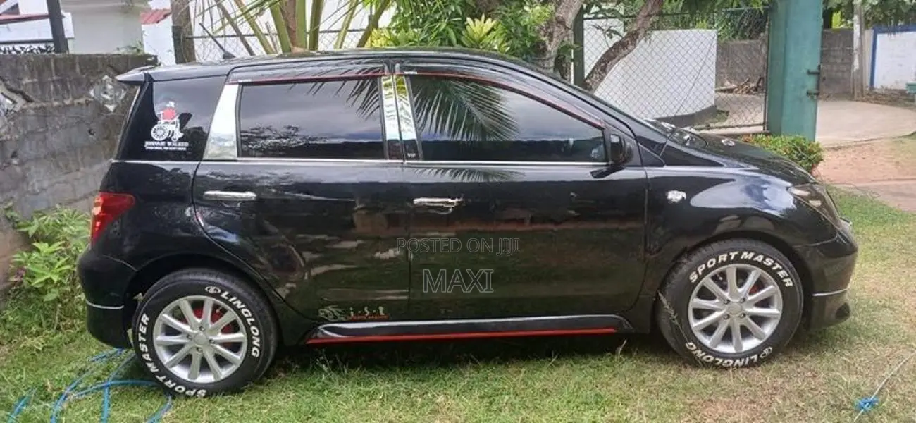 Toyota IST 2005