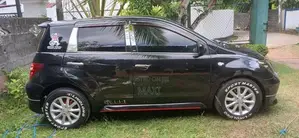 Toyota IST 2005