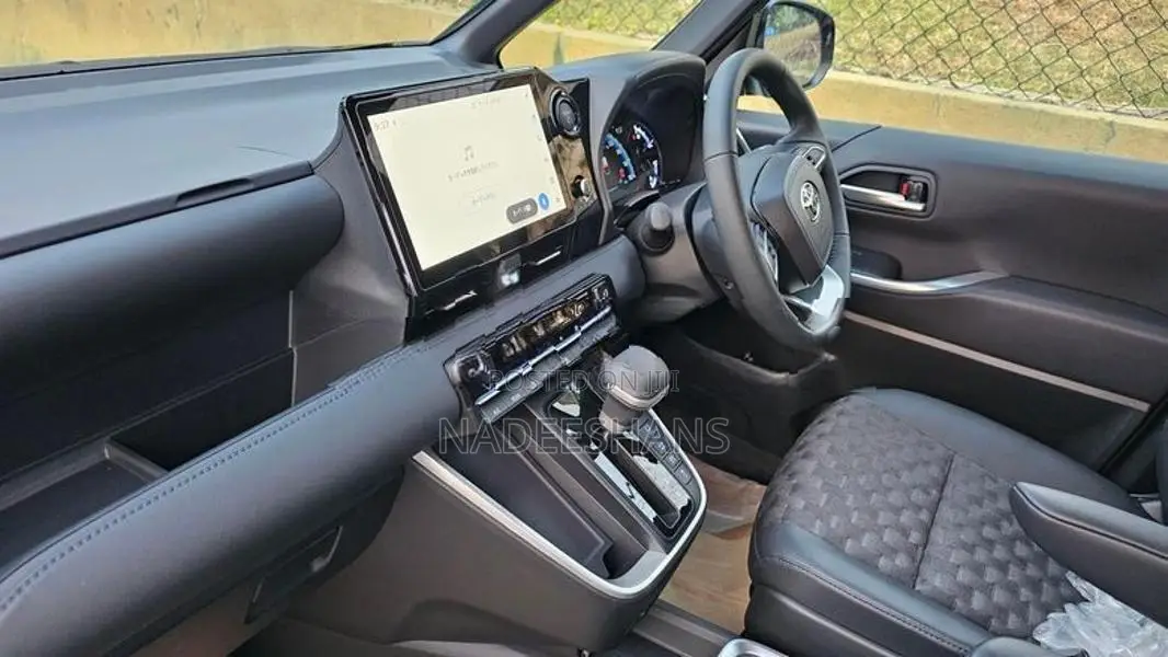 Toyota Voxy SZ HYBRID 2024