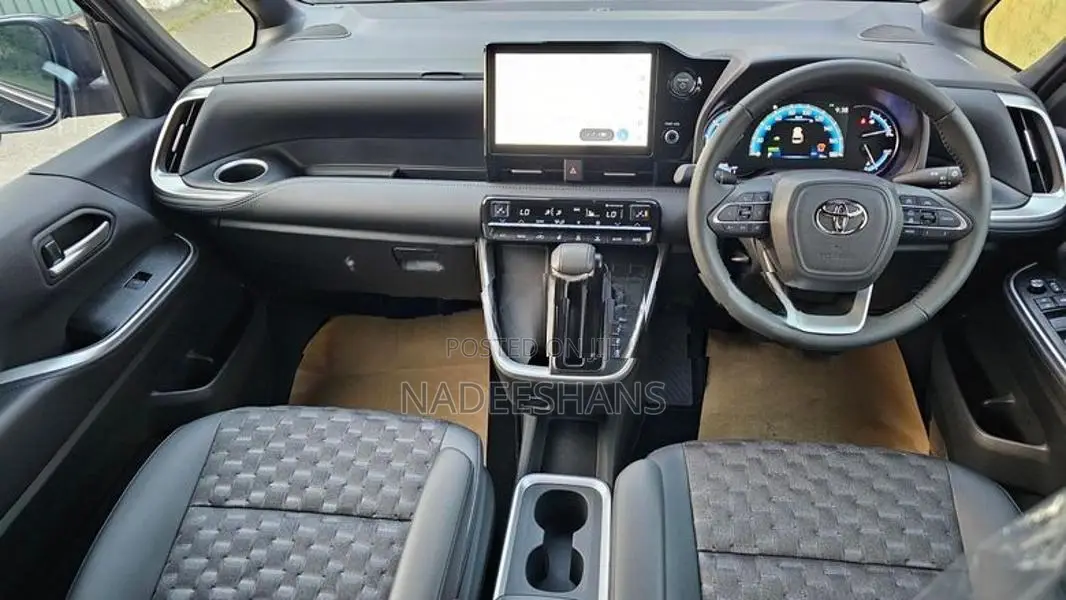 Toyota Voxy SZ HYBRID 2024