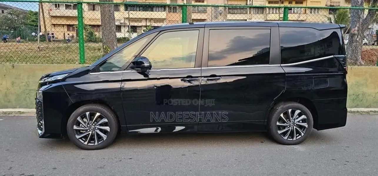 Toyota Voxy SZ HYBRID 2024